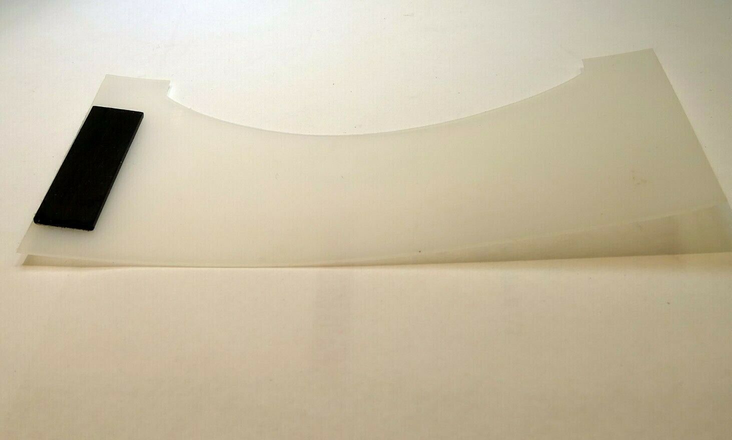 Lindahl Vignette White Mask 2.5X5" Smooth Bottom Arc magnetic frame