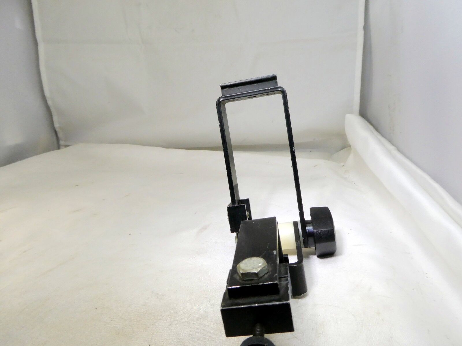 Flash adapter for the tripod or bracket