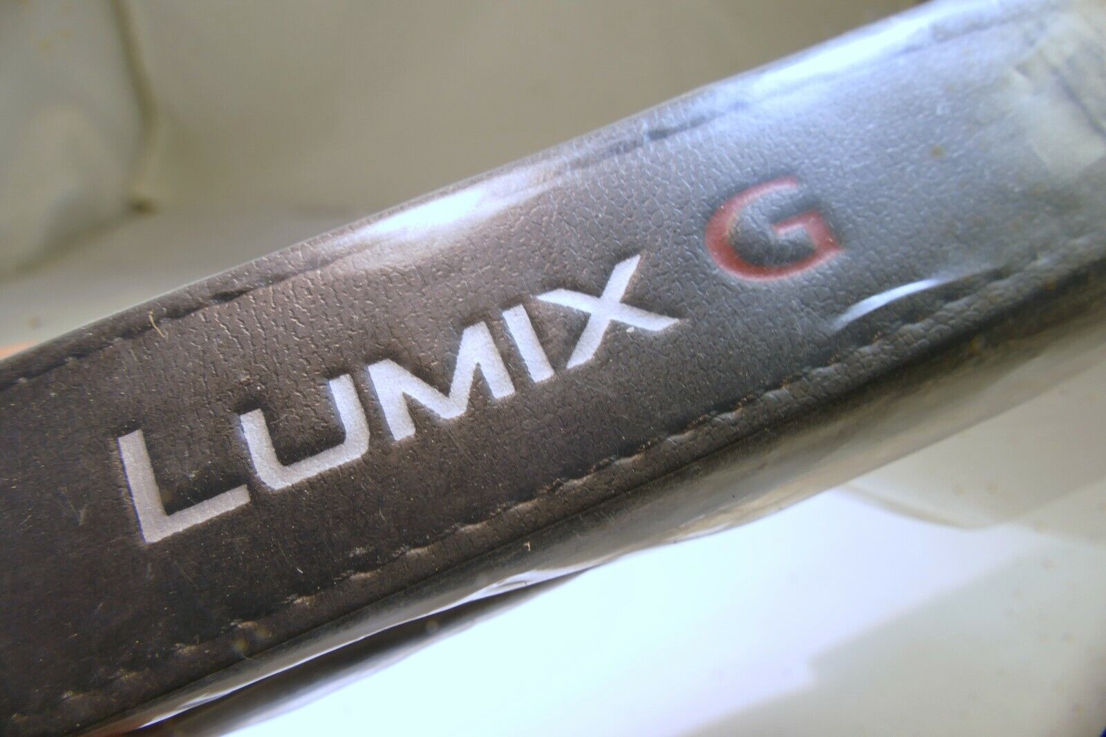 Panasonic LUMIX G DMC-G1 1" 2.5cm wide Neck Shoulder camera Genuine OEM Original