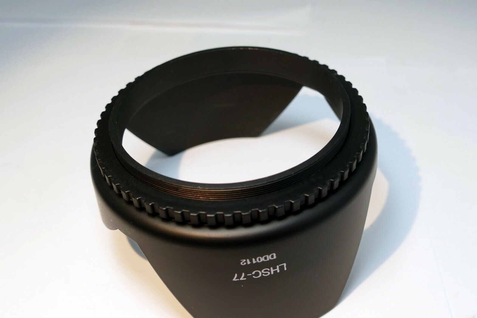 77mm Plastic Lens Hood Shade petal flower shaped