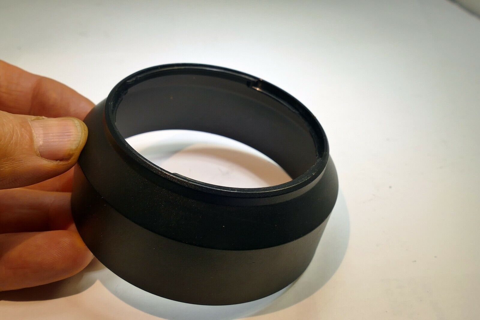 66mm Plastic twist on type Lens Hood Shade