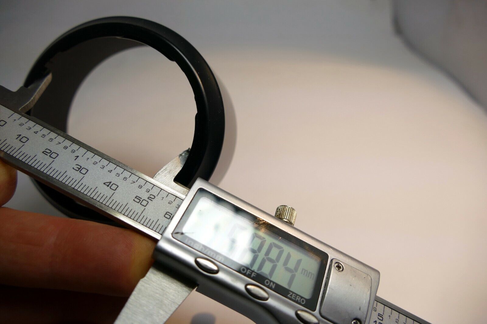 65mm ID plastic Lens Hood unknown brand  twist on type for telephoto