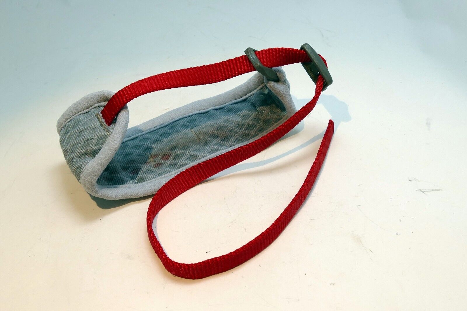 Left  Hand Camera Wrist Strap/Carrying Handle Right Left Grip Gray-Red