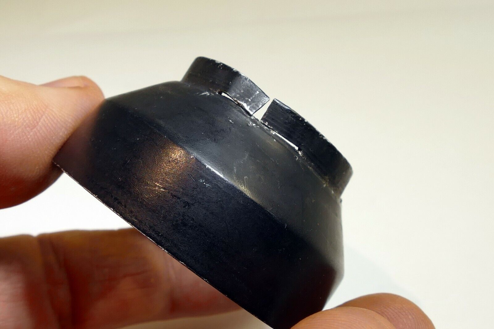 32-33mm series 5 V Metal Lens Hood Shade twist on type