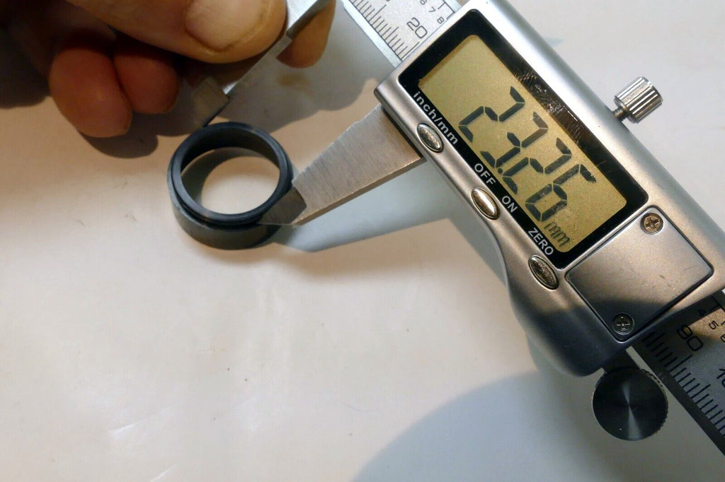 BOLEX Threaded series 4 IV 23.8mm metal hood for Switar