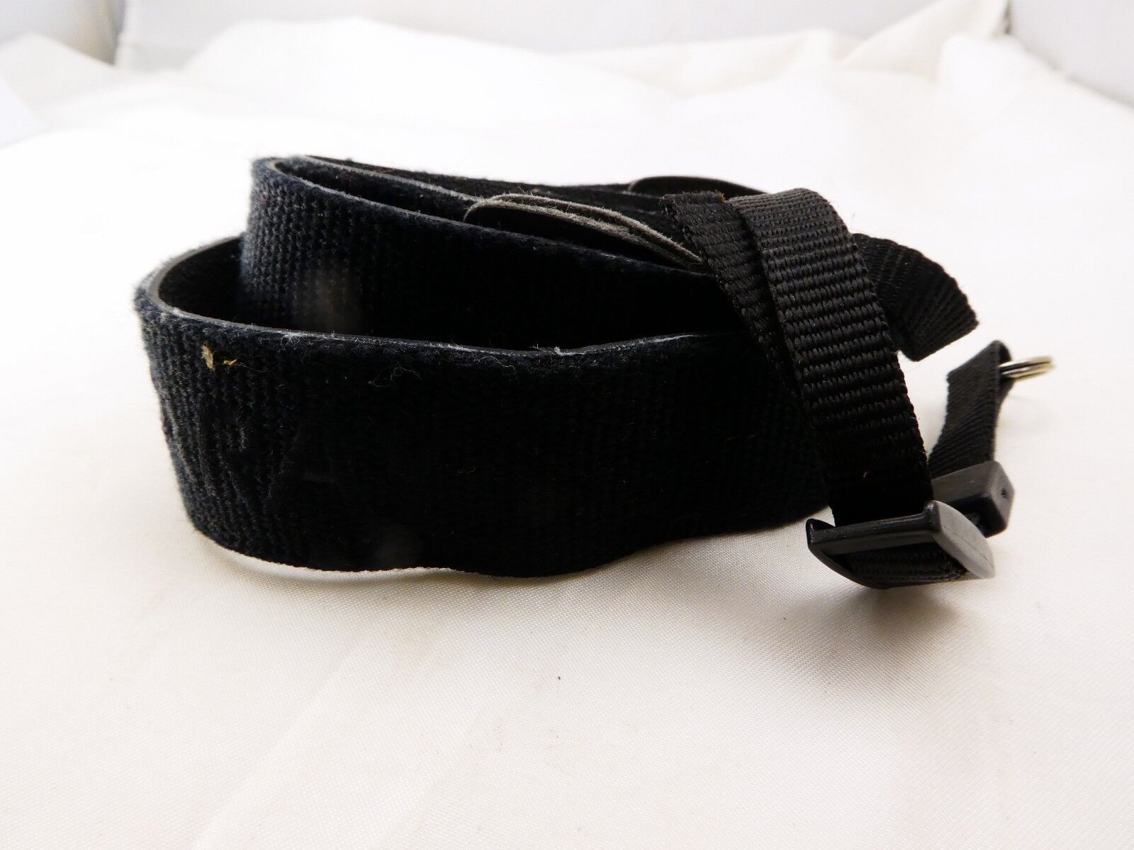 Quantaray Black Camera Strap Shoulder with metal rings luggs for camera