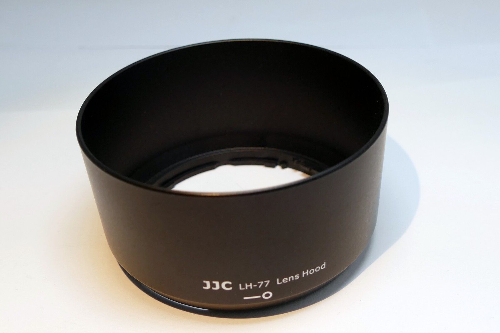 Replacement Lens Hood Shade for Nikon AF-P DX NIKKOR 70-300mm f4.5-6.3G ED HB-77