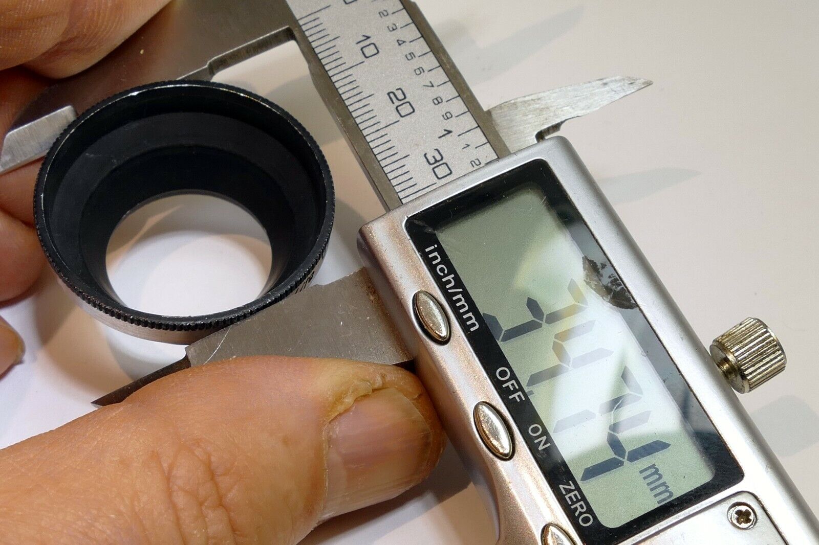 Ednalite  series  IV 4 Metal Lens Hood 25mm screw in type shade