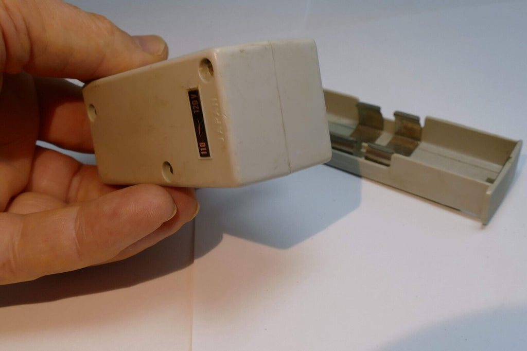 AA battery holder  for a vintage flash