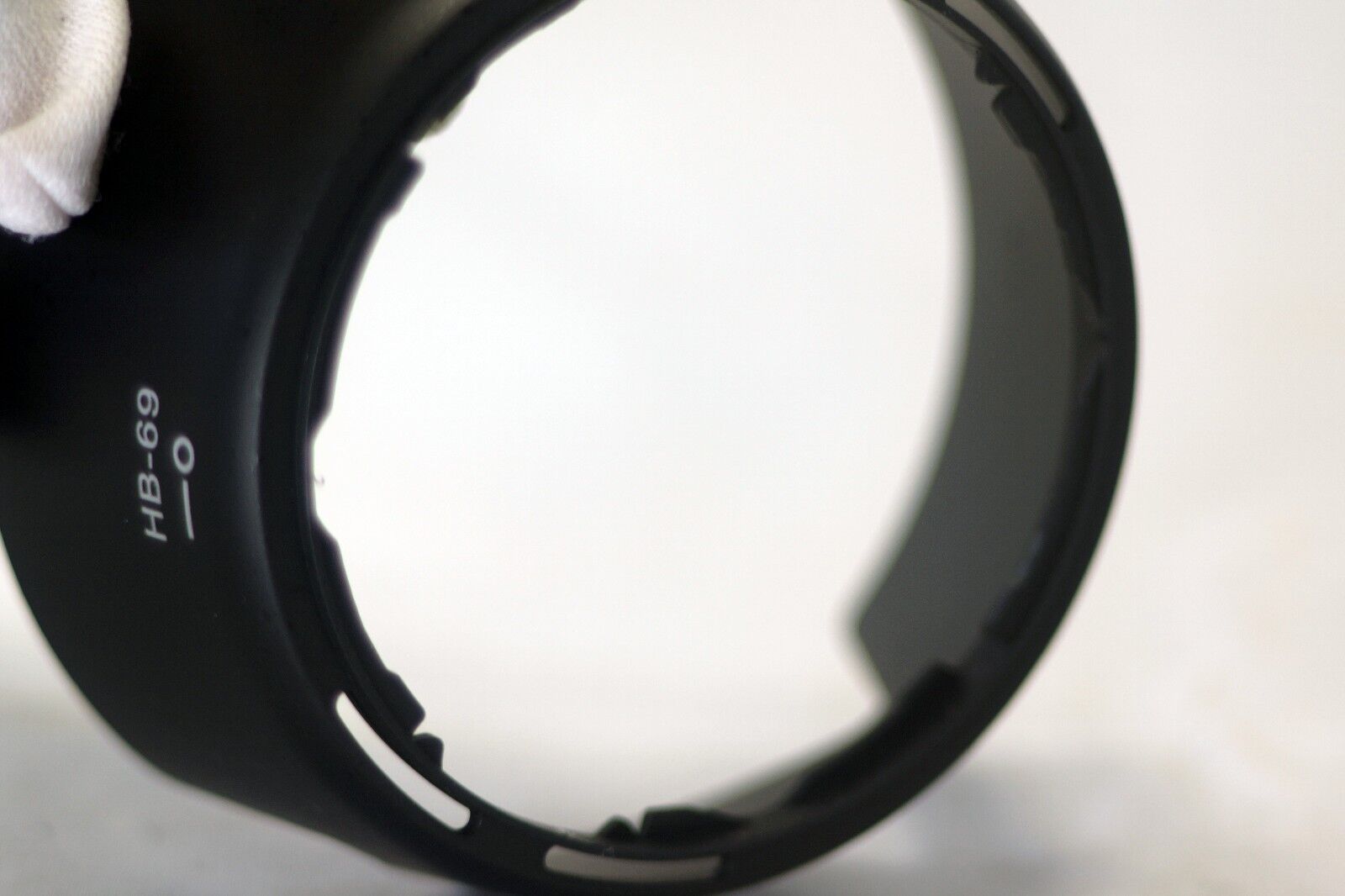 Aftermarket  HB-69 Hood for Nikon AF-S 18-55mm f3.5-5.6G VR II Lens D3100/D5000