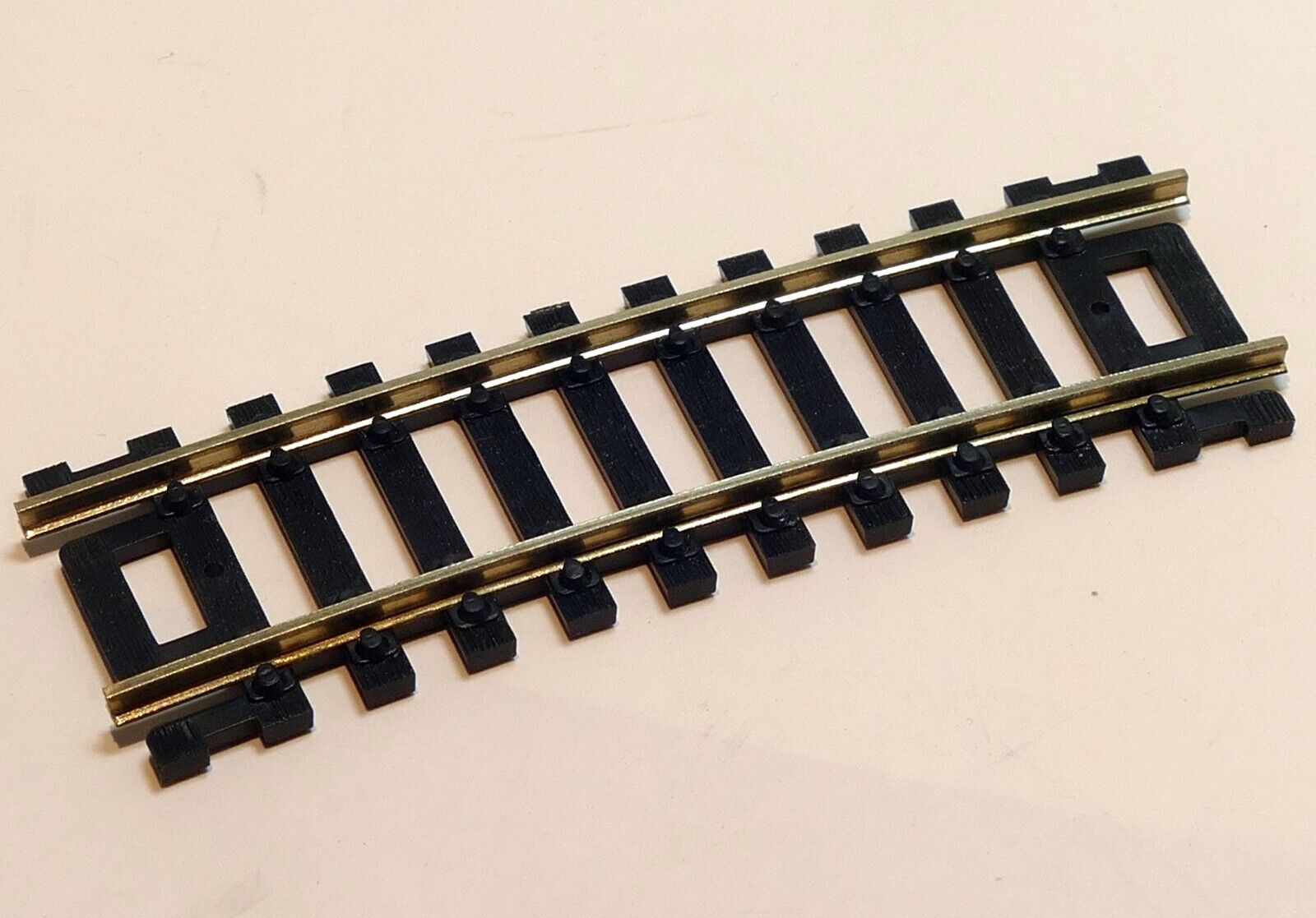 1-Section 3"  curved Track HO Scale Atlas one piece