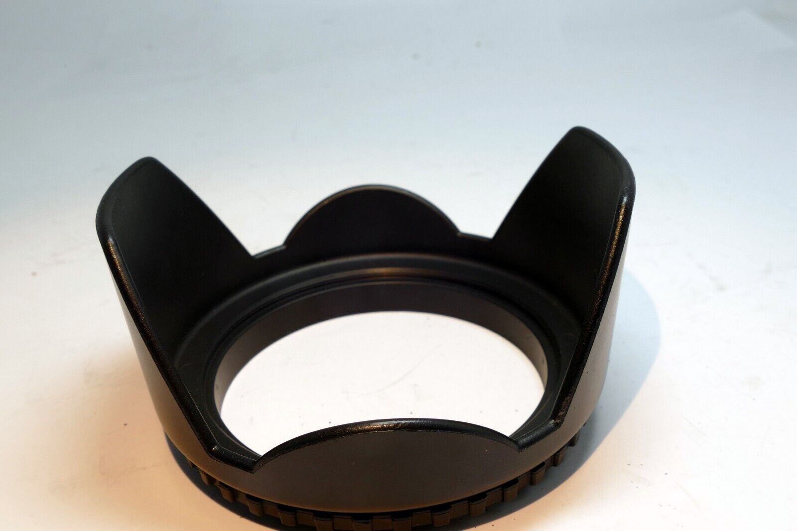 77mm Petal Lens hood shade  for  70-200mm f2.8