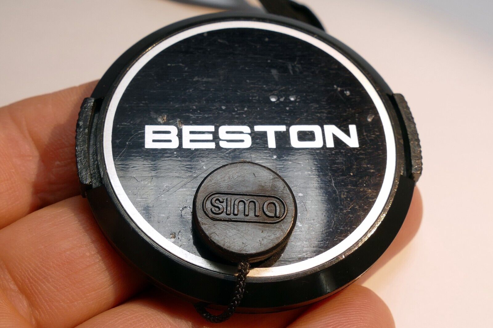Beston 52mm snap on type Lens Front Cap w/ string for 80-205mm