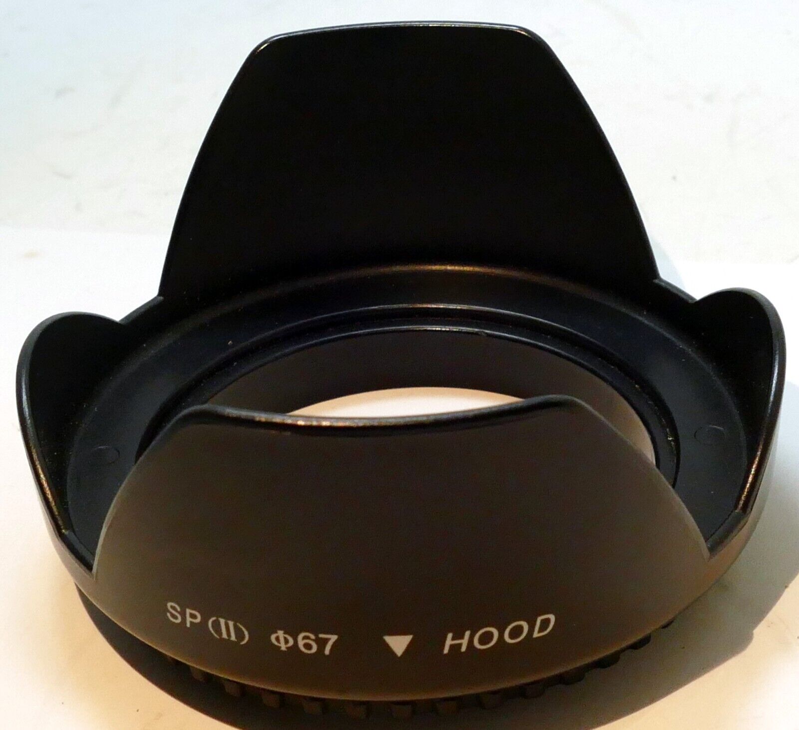 67mm Lens Hood Shade Petal Plastic screw in for  18-200mm AF