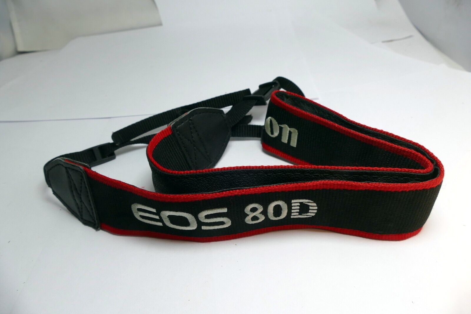 Canon EOS 80D Digital Camera Neck Shoulder Strap Black-Red - -  Genuine OEM
