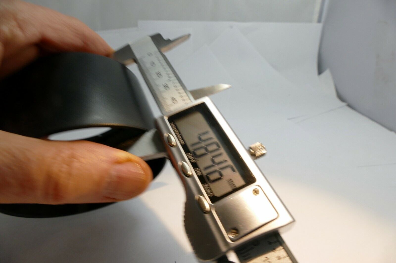 69.5mm ID Petal Shaped Plastic Lens Hood  Telephoto 70-300mm AF zoom