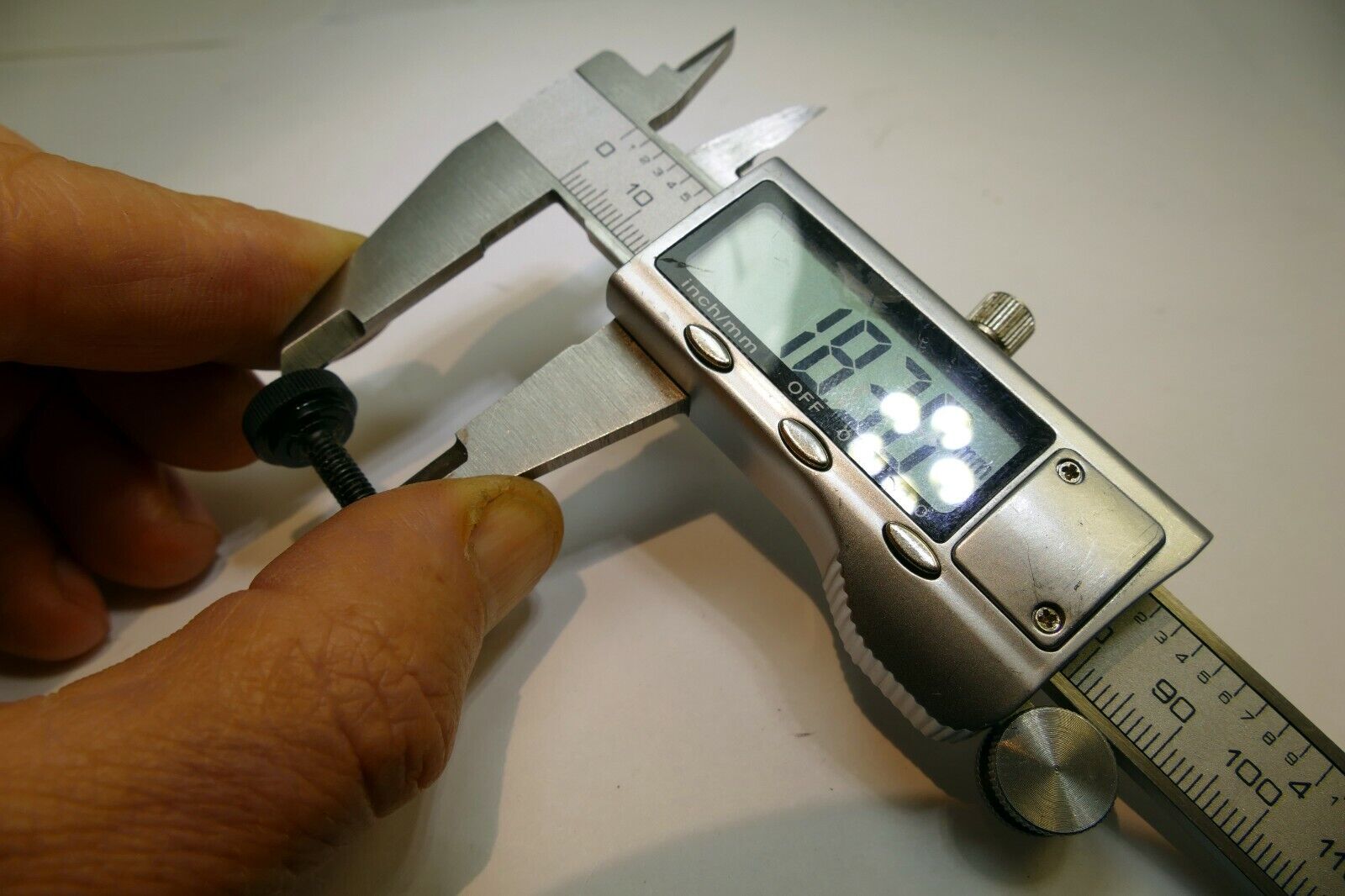 Locking Screw  for Lindahl Specialties LS Vignetter Lens Shade 4.5" 43-1245 1246