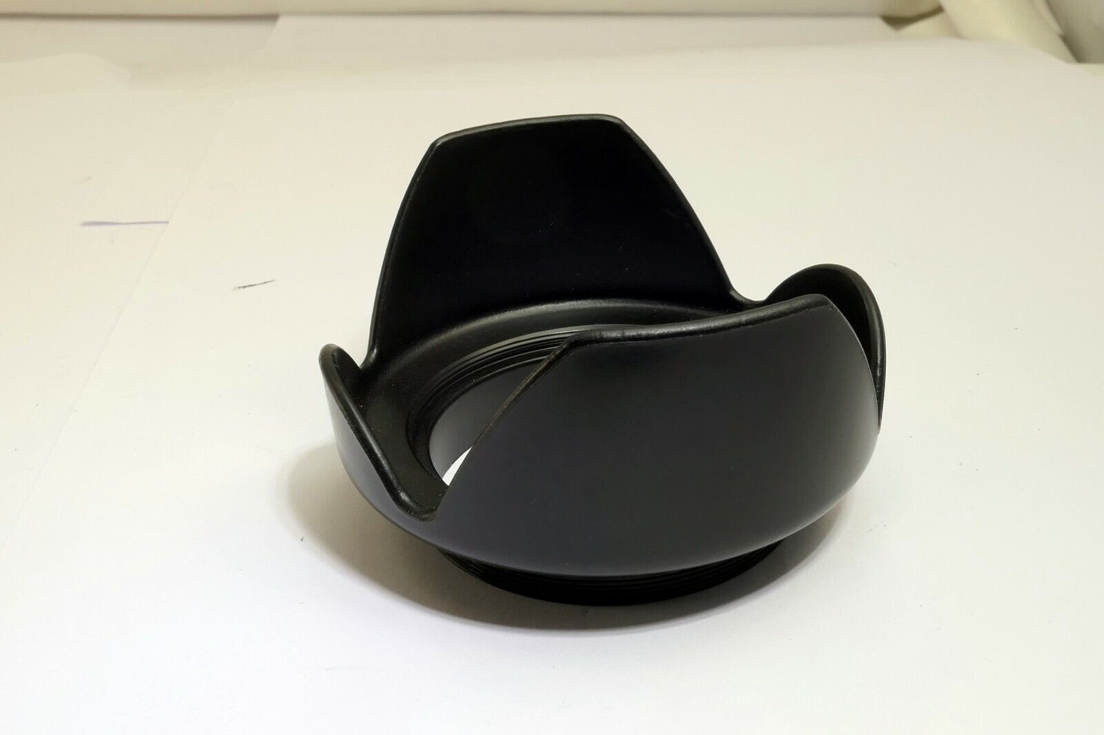 52mm threaded Petal tulip Lens Hood  Missing retaining ring - works