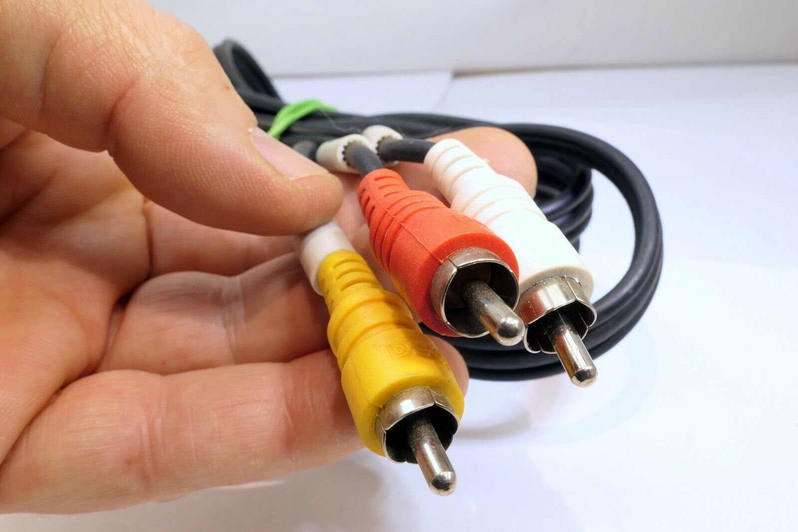 6 feet 3-RCA (L + R + Video) 3 RCA Male to 3 RCA Male Audio Video AV Cable Cord