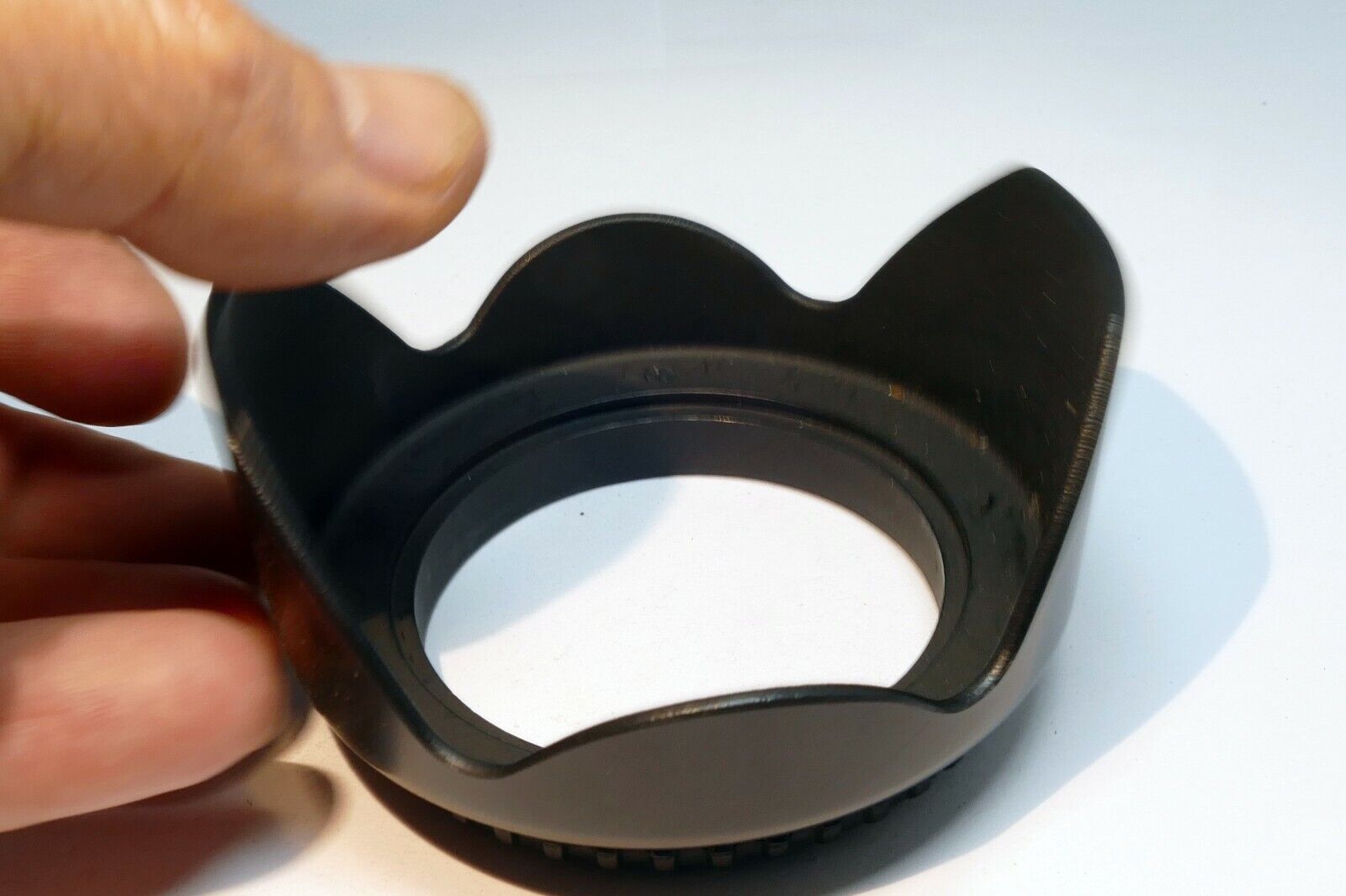58mm Lens Hood screw in type threaded  plastic for 18-55mm IS