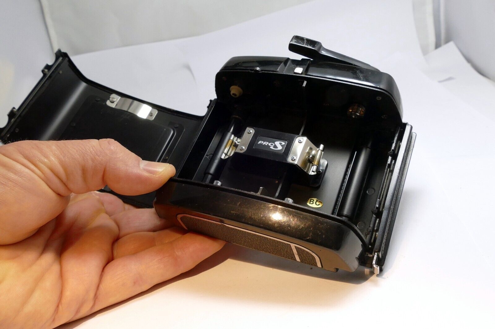 Mamiya Rb 67 6X7 PRO S Camera Late 220 Film Back - AS IS stuck - PARTS REPAIR