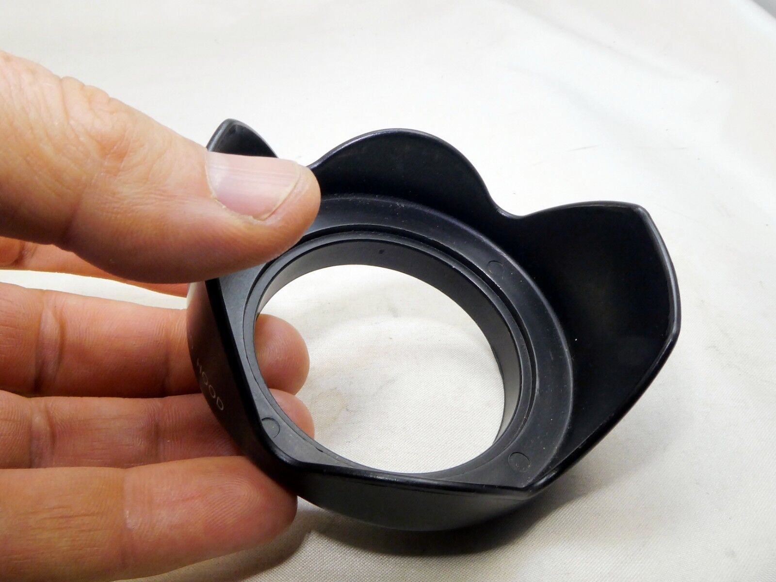 58mm Petal shaped Lens Hood screw on type for  18-55mm IS lenses