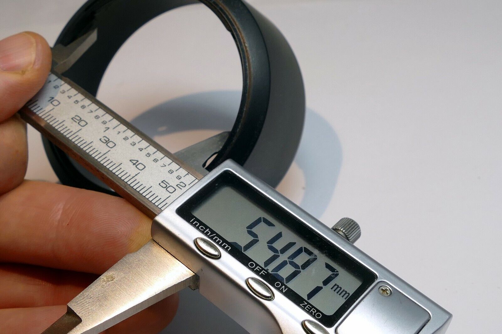 55mm ID Lens Hood Shade for unknown lens plastic twist on type