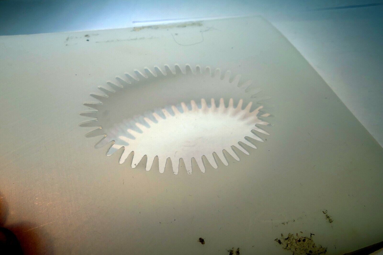 Lindahl Vignette White Mask 5X5" 2.5" Oval Portraiture white high key