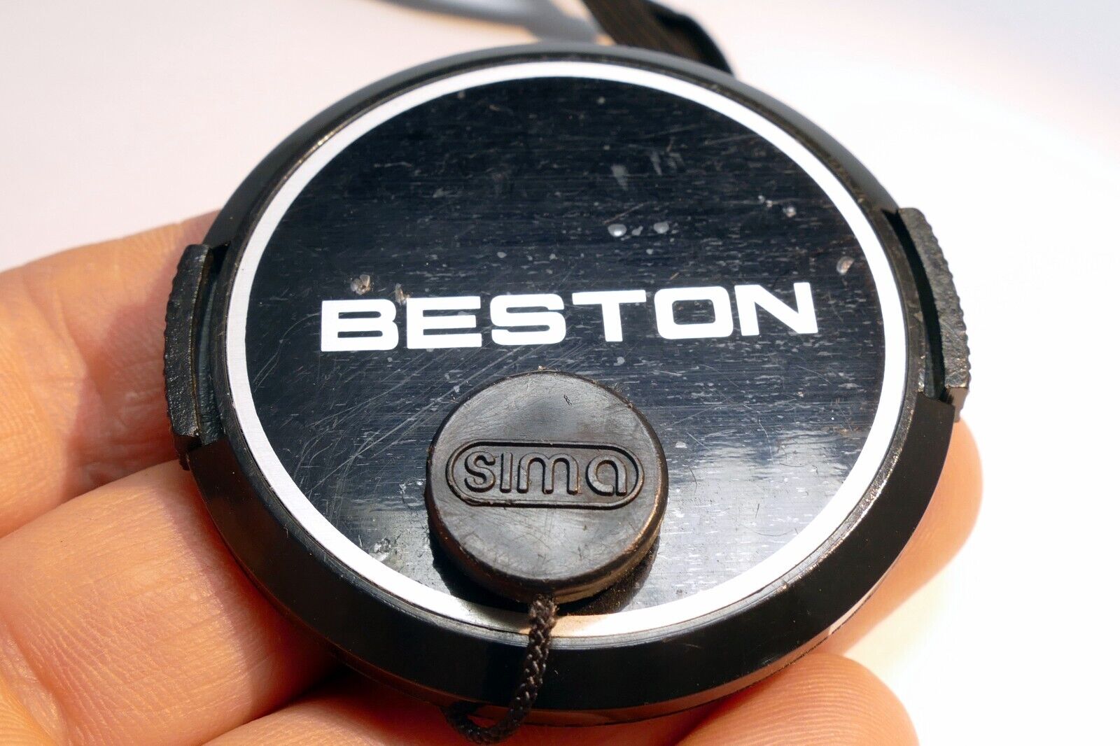 Beston 52mm snap on type Lens Front Cap w/ string for 80-205mm