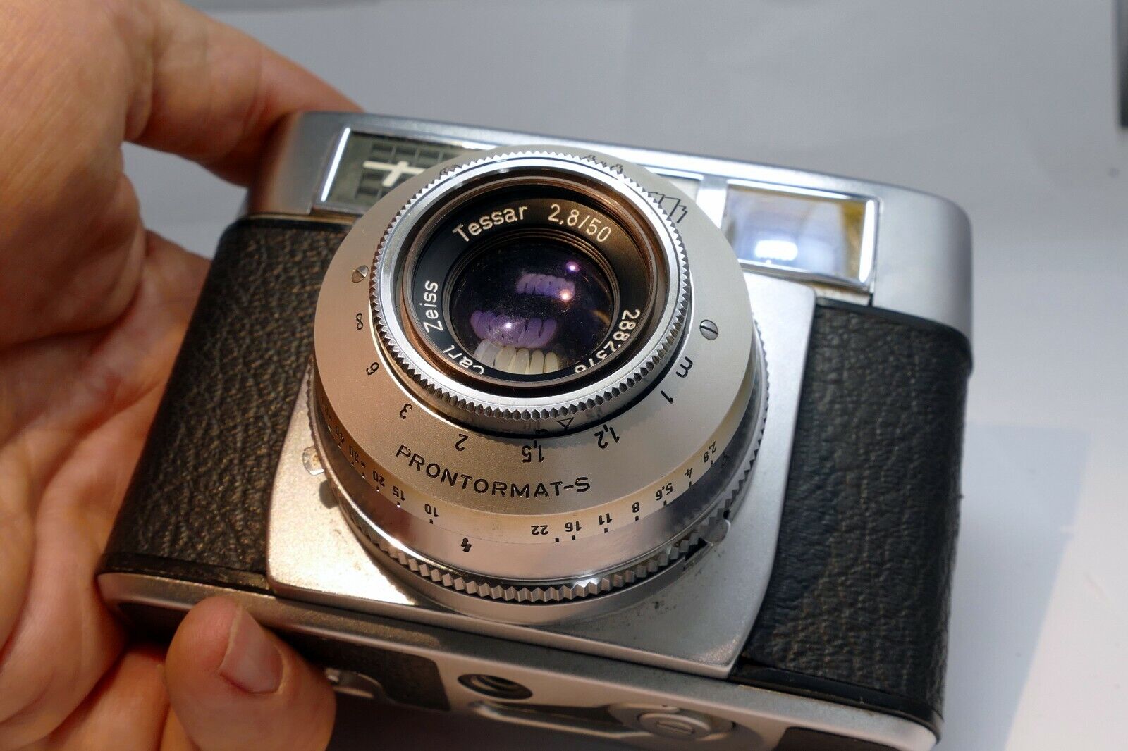 CAMERA ZEISS IKON TENAX CAMERA  - as is for parts or not working