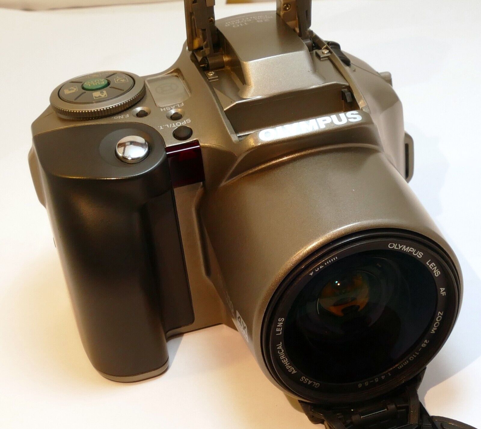 Olympus IS-30 DLX 28-110mm Zoom Lens High-Power Twin Flash Camera