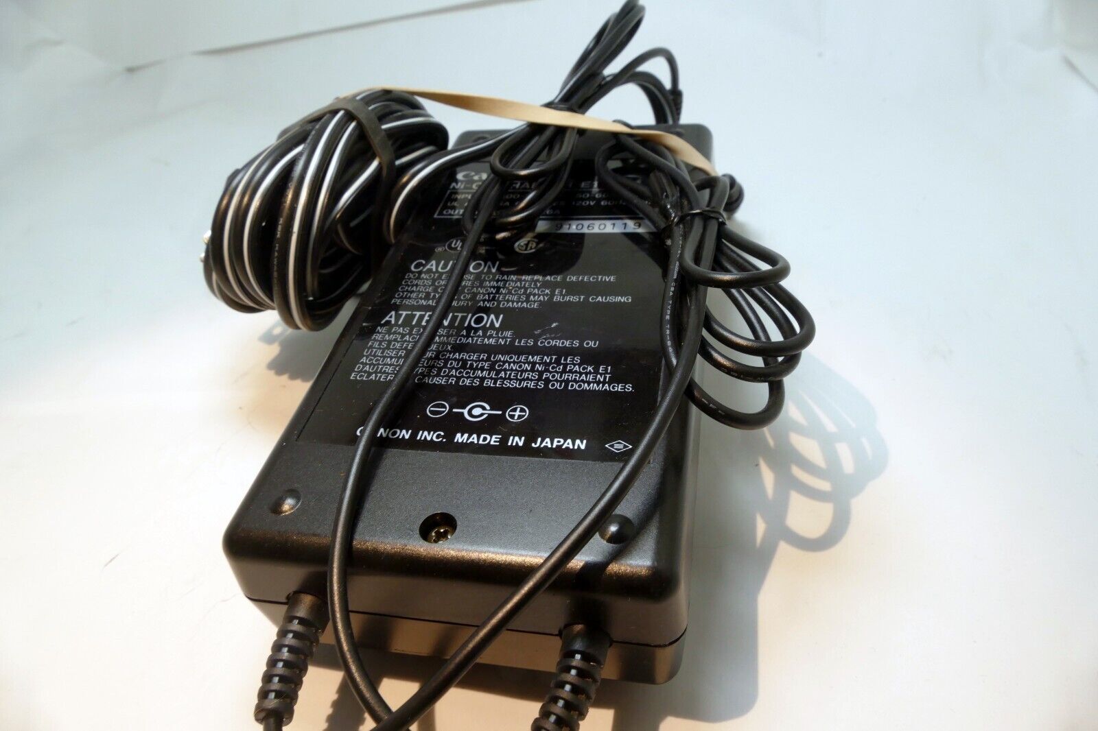 Canon Ni-Cd battery Charger E1   Genuine  OEM vintage