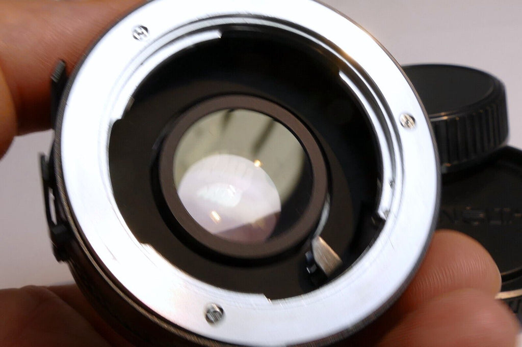 Vivitar 2X Lens For manual focus For Minolta MD MC mount teleconverter (w/ haze)