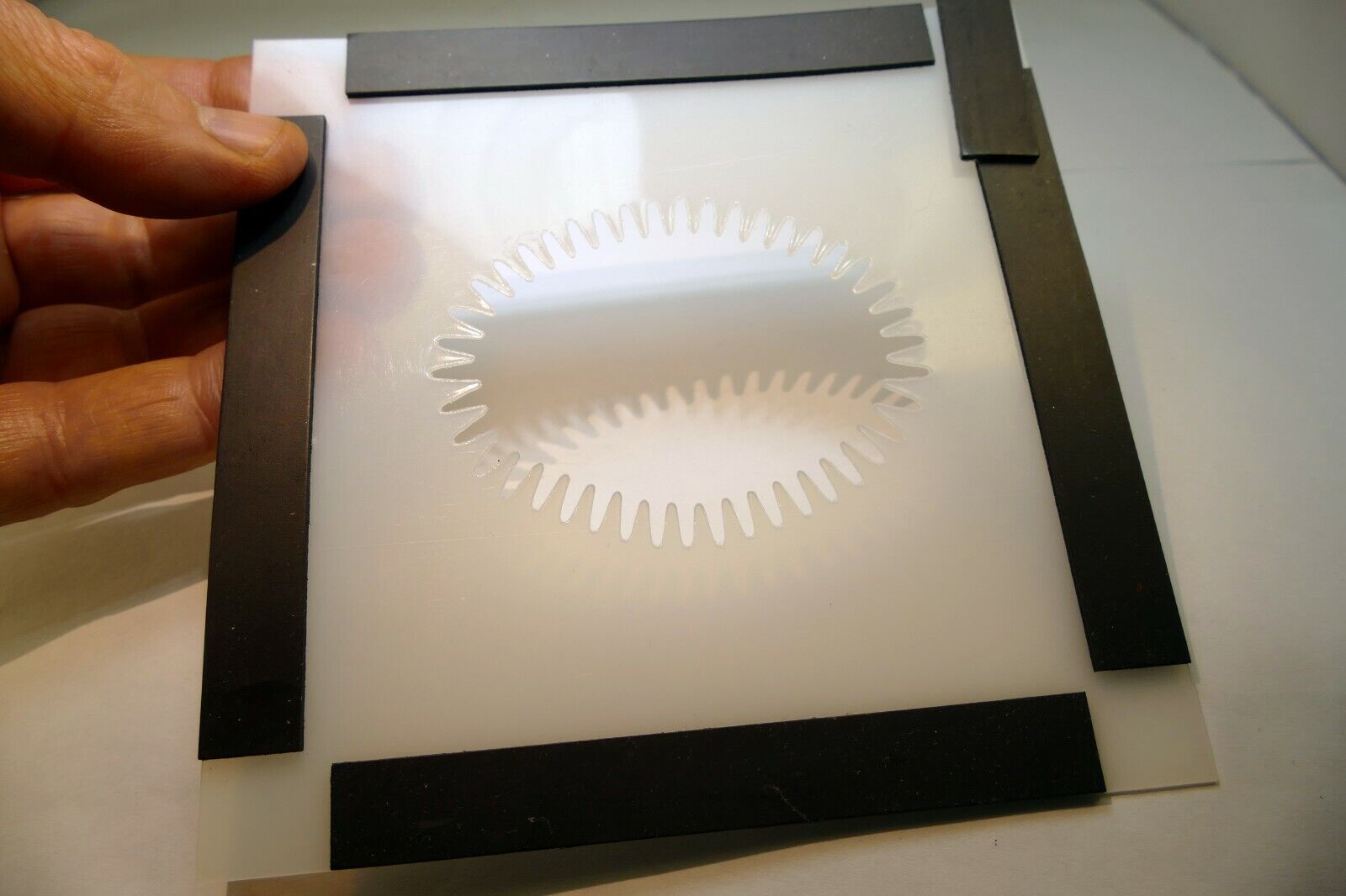 Lindahl Vignetter Mask 5X5" square bellows 2.5 Large Oval with magnetic frame