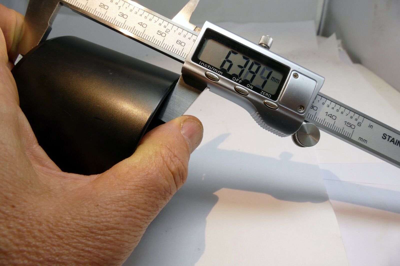 Lens Hood Shade twist on type for 62mm  rim