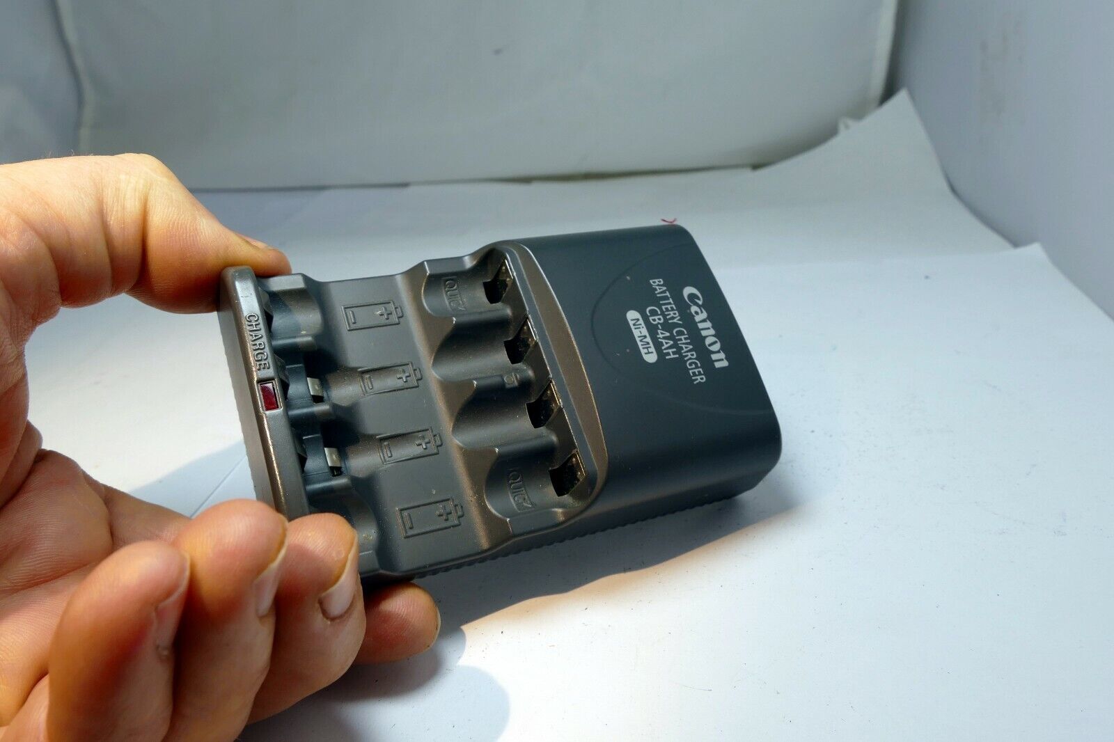 Genuine Original Canon CB-4AH Ni-MH AA Quick Battery Charger 100-240V