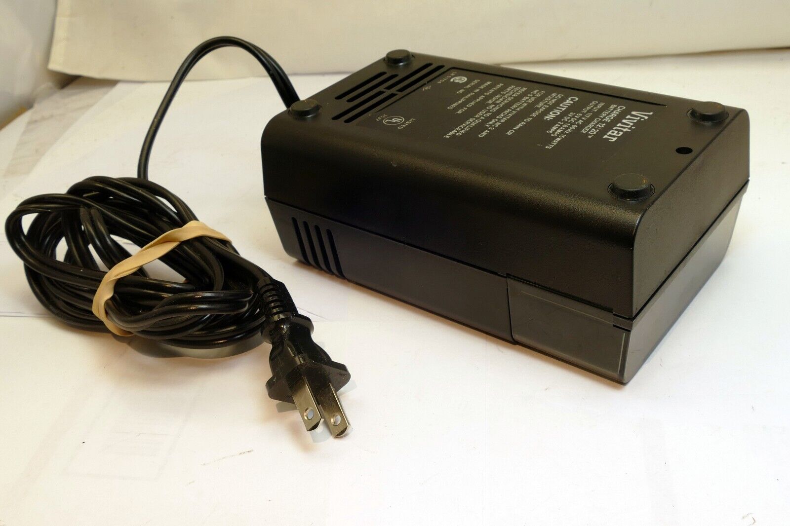 VIVITAR CHARGE 12 / 20 FLASH BATTERY CHARGER WITH NC-5 ADAPTER