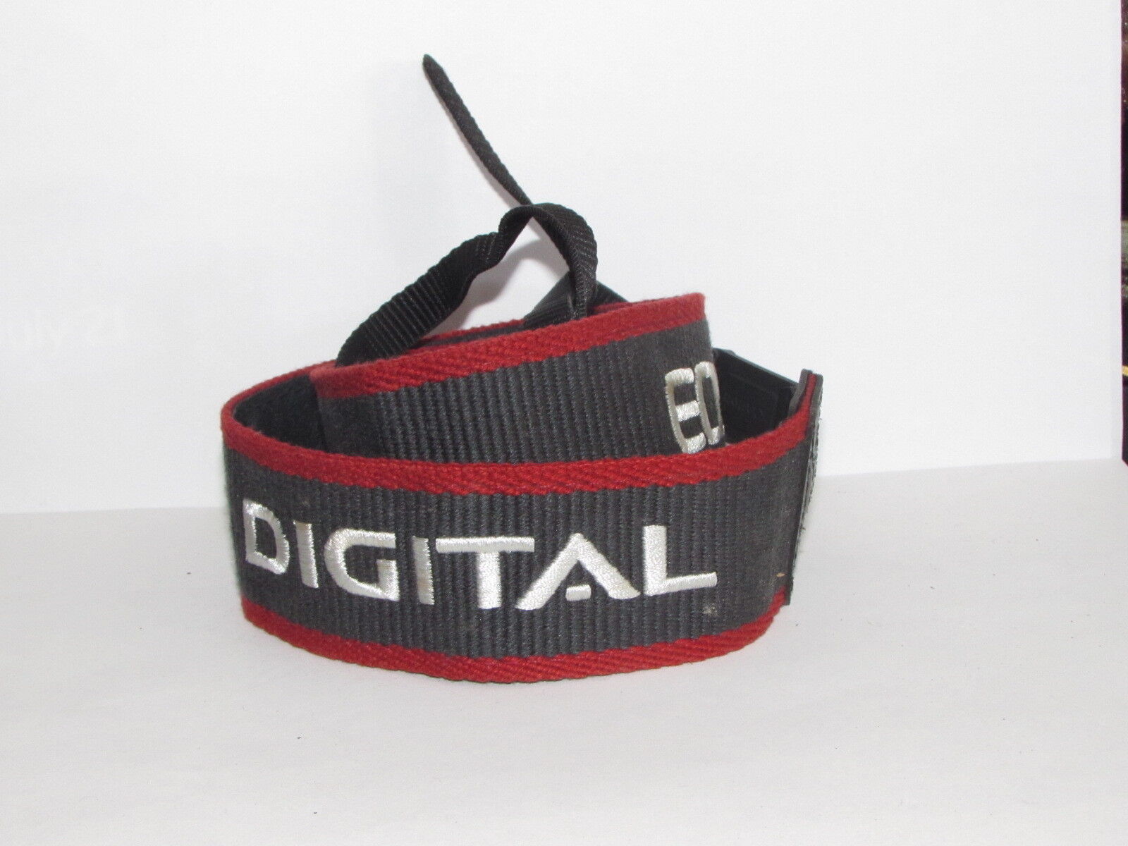Canon EOS Camera Neck Shoulder Strap Black Red  B10618-25
