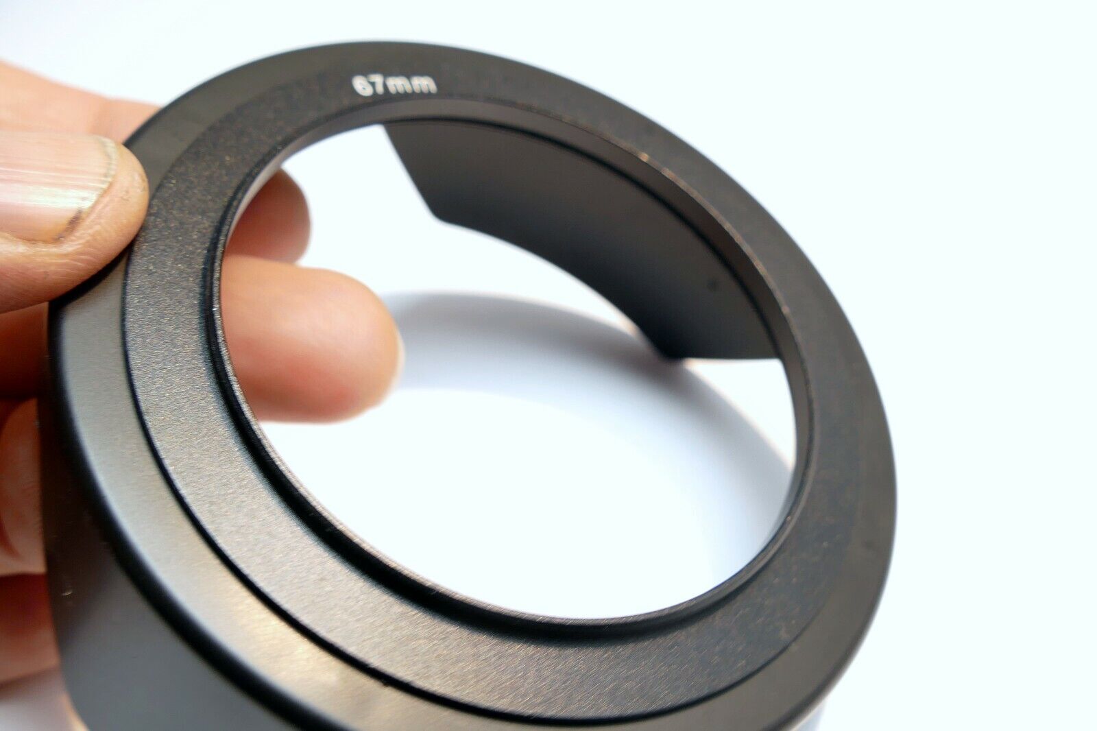 67mm  LENS Hood Shade screw in wide angle 18-135mm 28-135mm