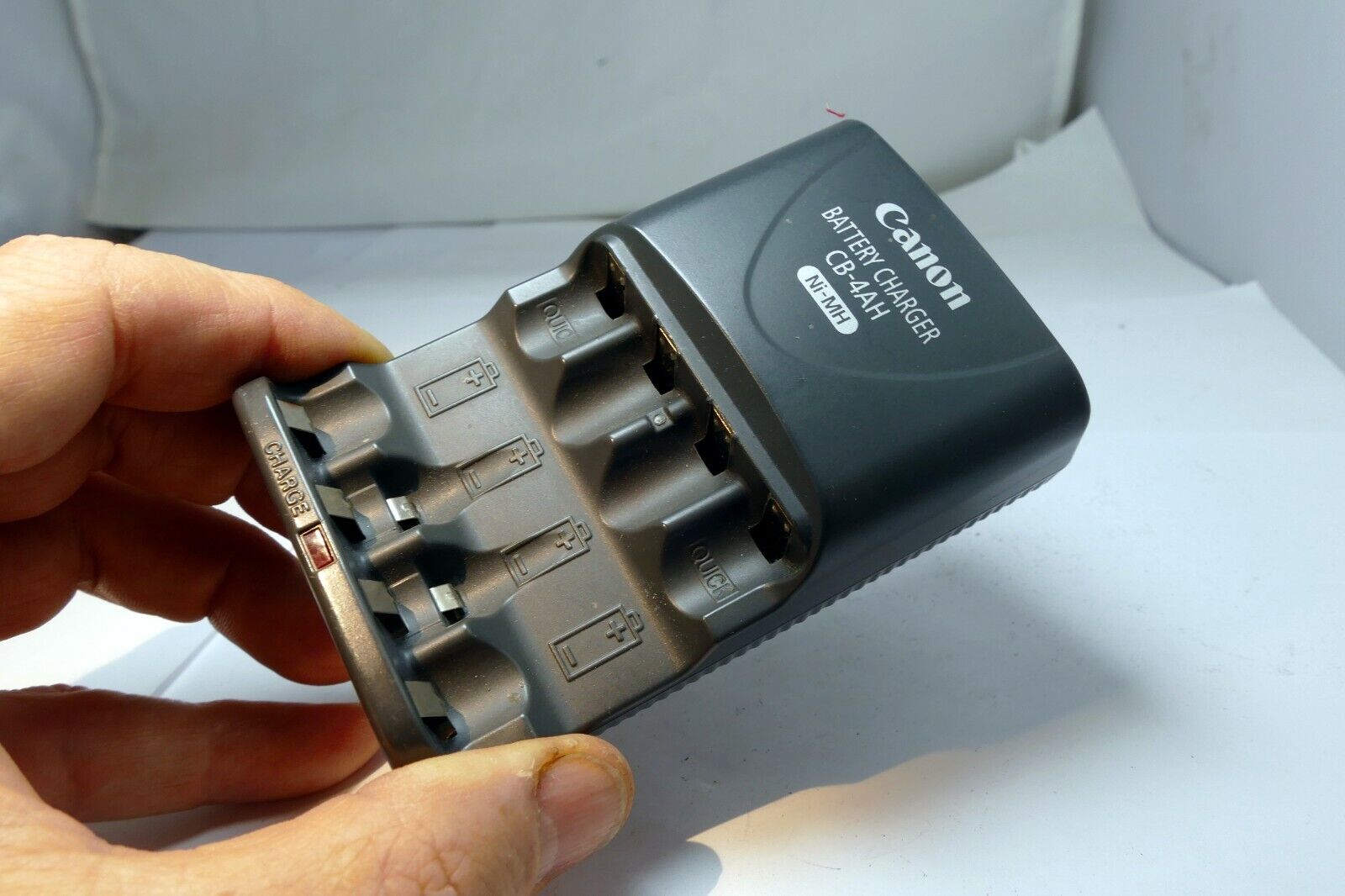 Genuine Original Canon CB-4AH Ni-MH AA Quick Battery Charger 100-240V