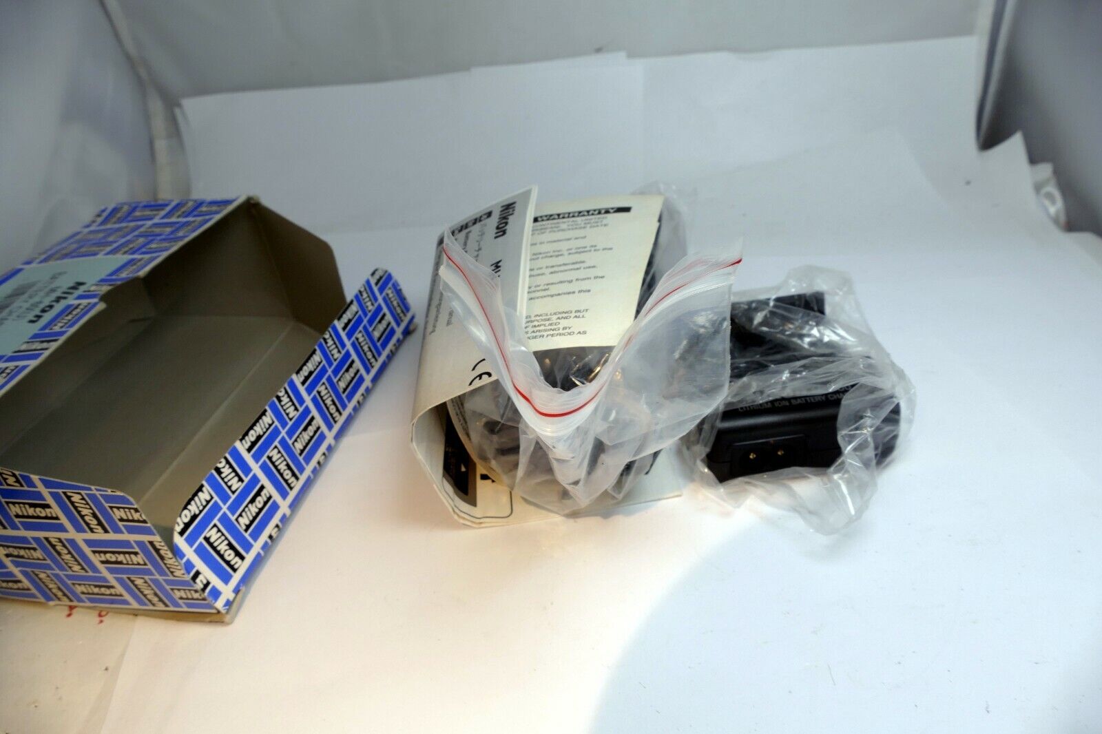 Nikon MH-60 Charger for Nikon EN-EL2 Battery Genuine OEM Original