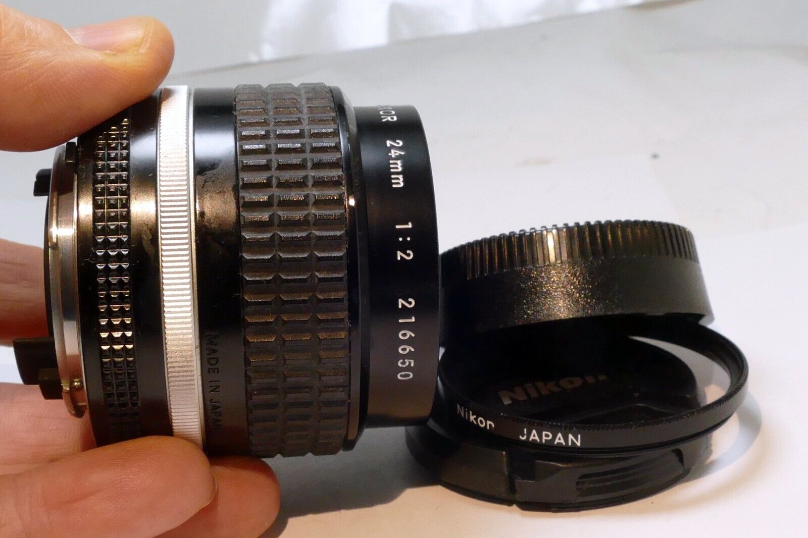 Nikon Ai-s AIS 24mm f2 wide angle prime manual focus lens f2.0 - Mint condition