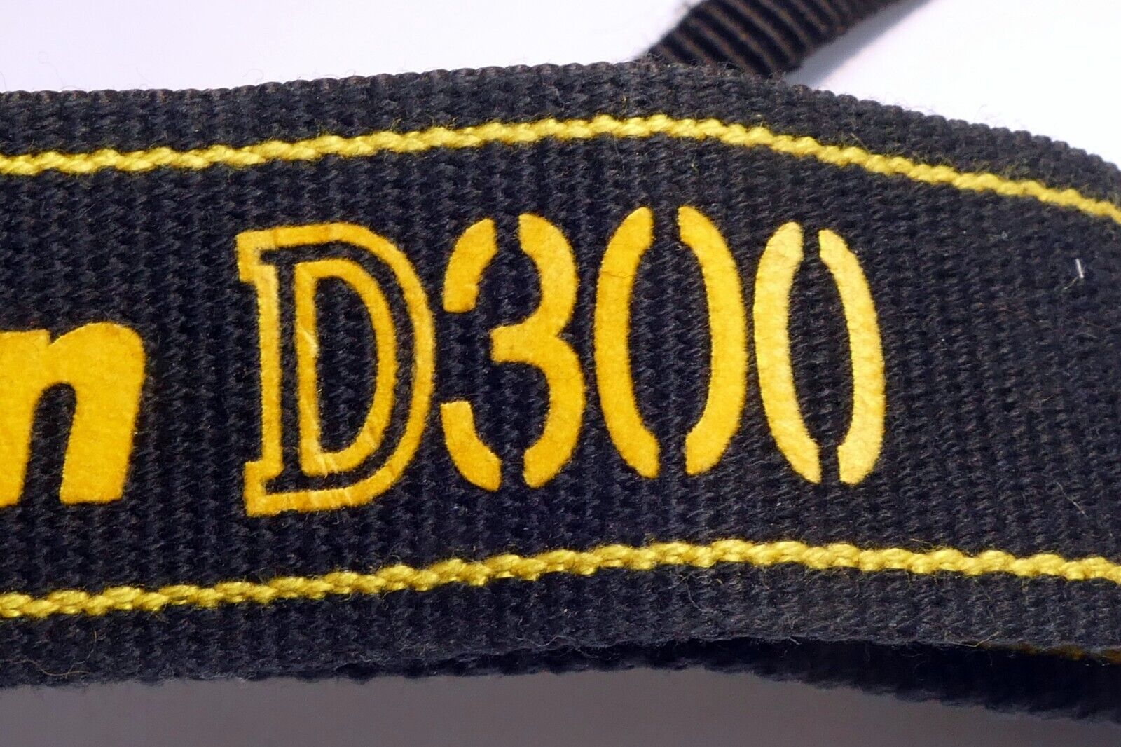 Nikon D300 Camera Neck Strap Yellow-Black AN-DC300 Genuine OEM