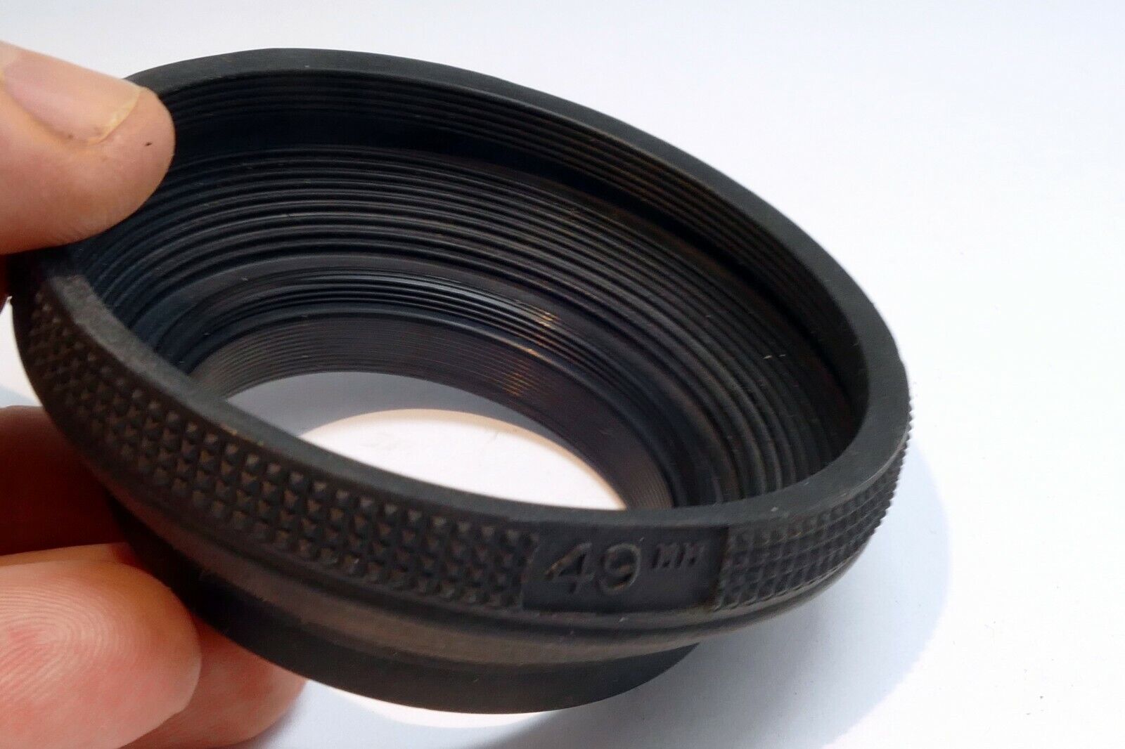 49mm Collapsible Rubber Lens Hood Shade screw in threaded for 50mm f1.8 lenses