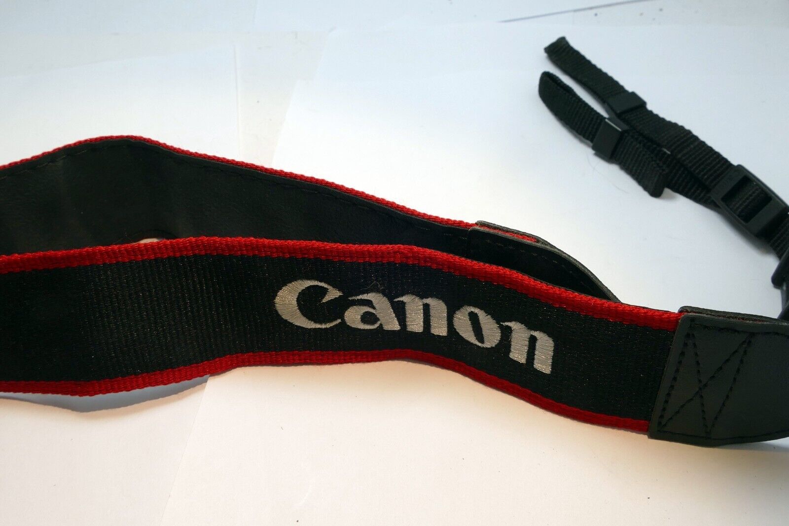 Canon EOS 5D Mark II Camera Shoulder Neck Strap Black-Red  -  Genuine OEM