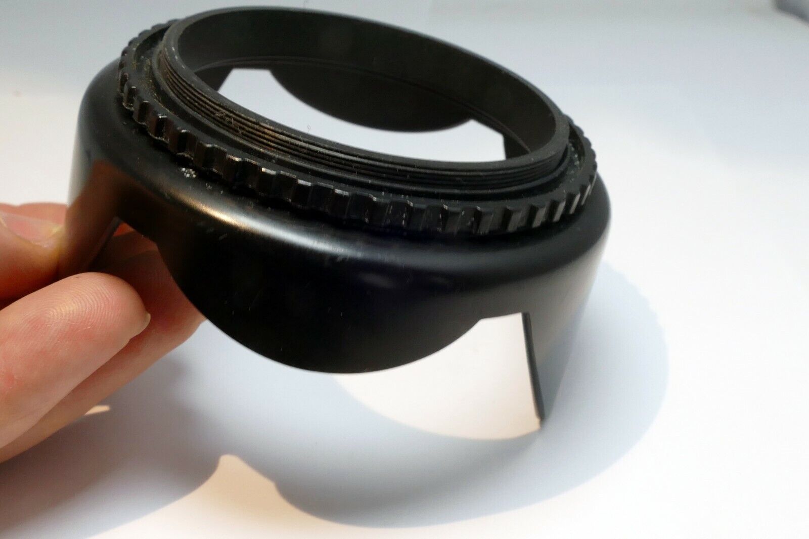 67mm Lens Hood Shade screw in petal  18-135mm