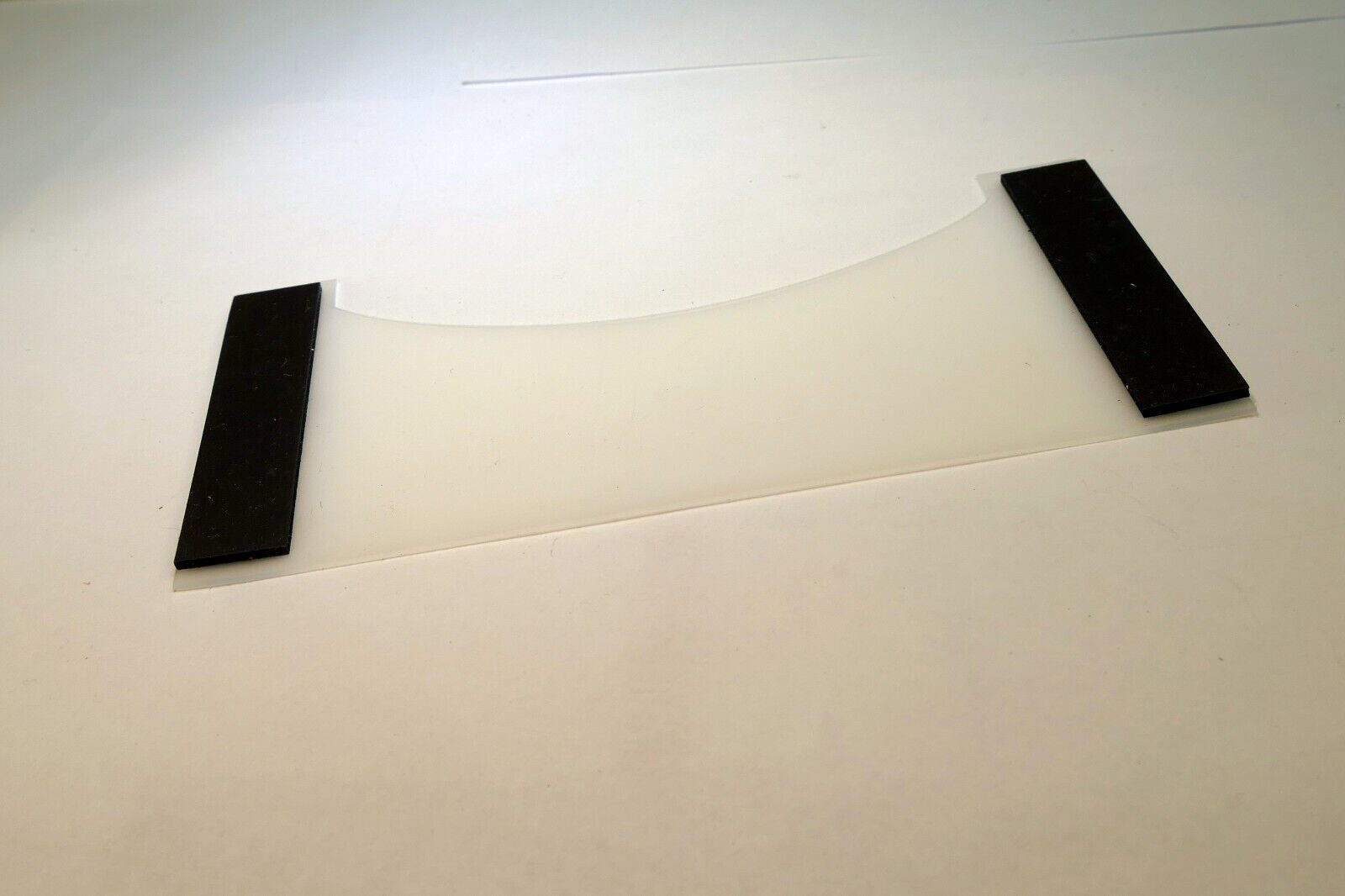 Lindahl Vignette White Mask 2.5X5" Smooth Bottom Arc magnetic frame