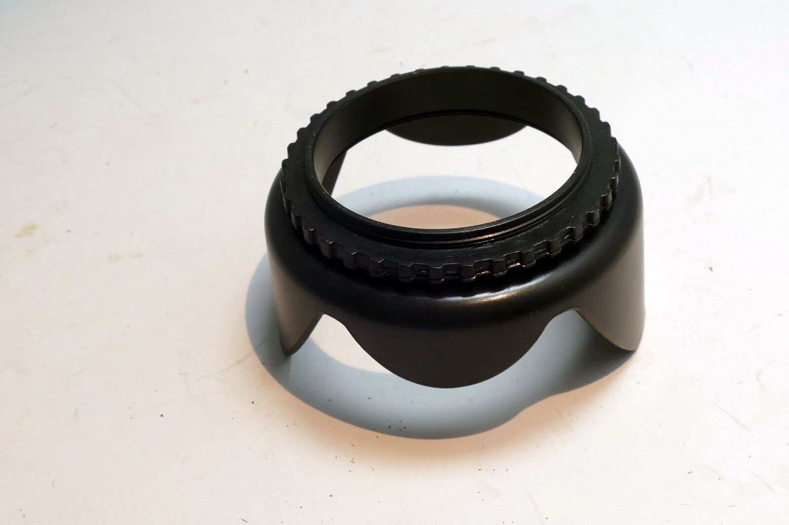 52mm Flower/ Tulip Petal Threaded Lens Hood Shade for 50mm f1.4