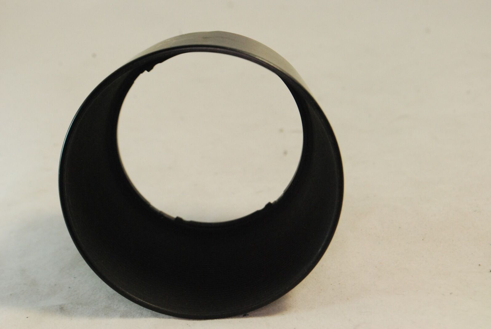 Black plastic Lens Hood 60mm Twist on Bayonet type Unknown brand S3108008