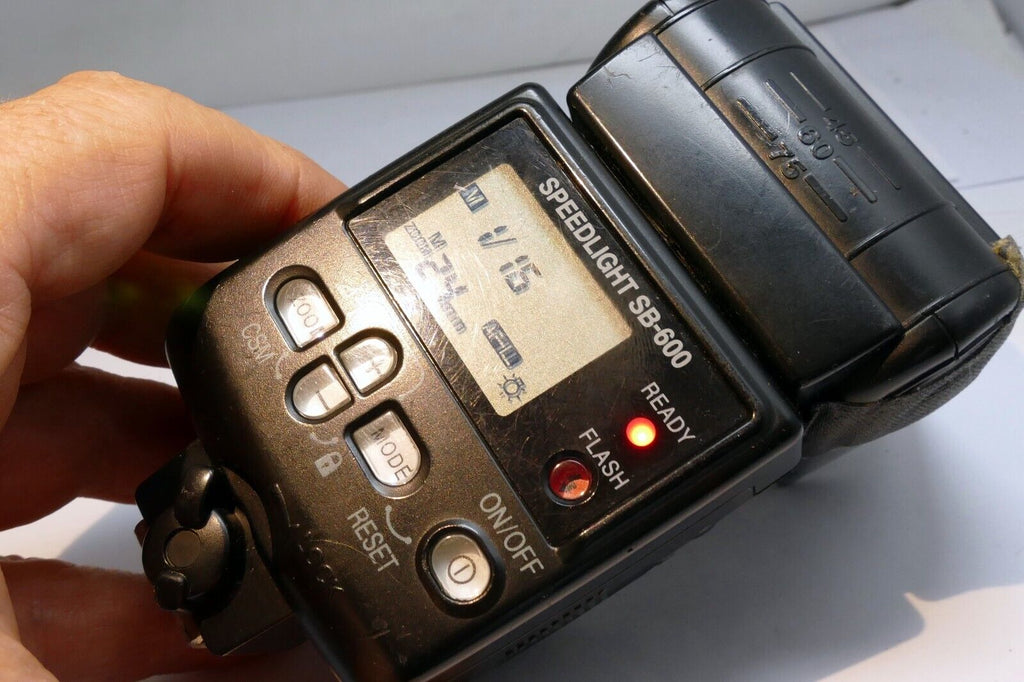 Nikon SB-600 Flash Shoe Mount for Nikon Digital SLR Cameras - PARTS AS IS